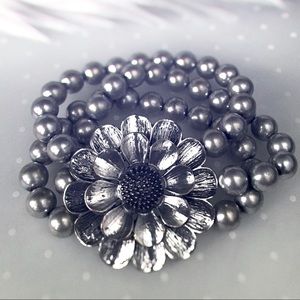 ⭐️3/$15 Stretch Flower Bracelet